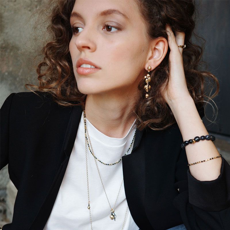 A&C - Wild Nature kort kjede med sorte stener