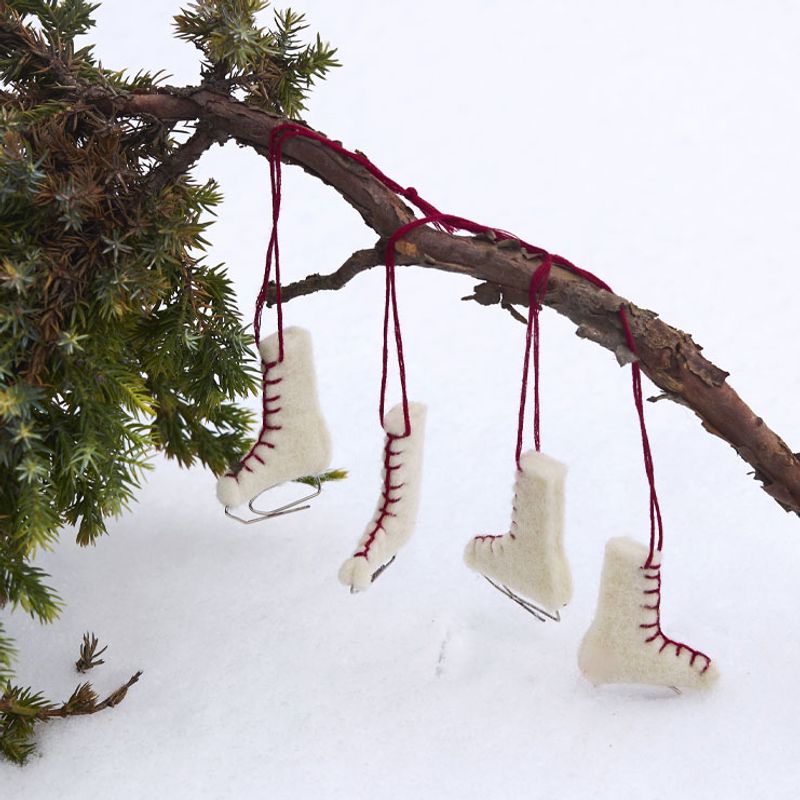 Aveva - Little Hangings - Ice skate