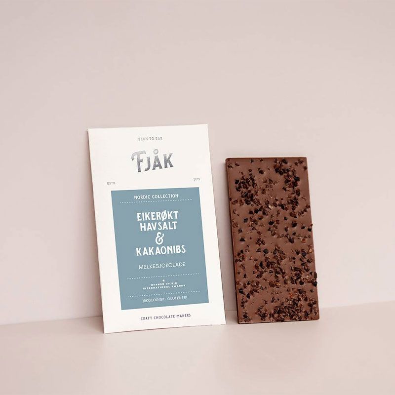 Fjåk Sjokolade - Eikerøkt salt & Kakaonibs - Melkesjokolade