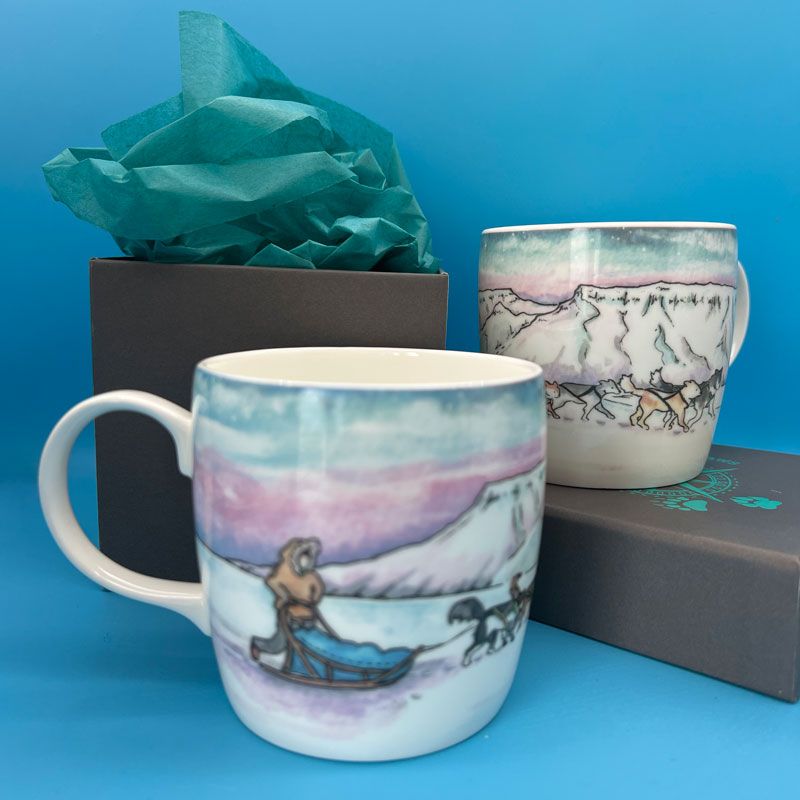 Northern Paws - Porselenskrus - Hundeslede under pastellhimmel