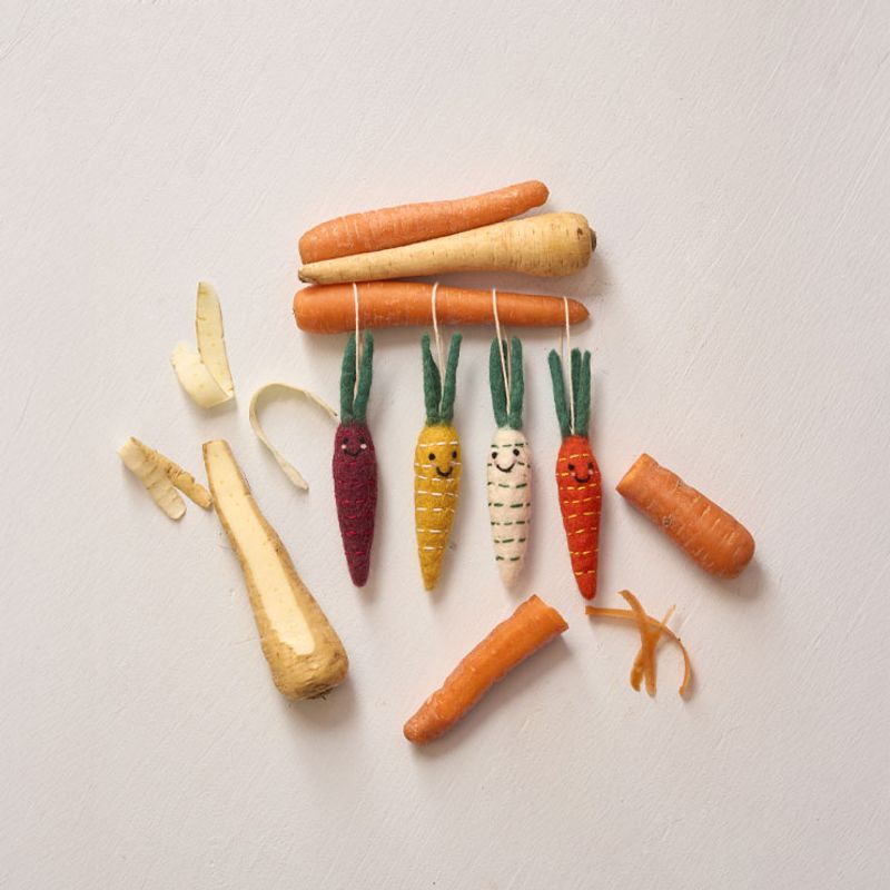 Aveva - Little Hangings - Carrot burgundy